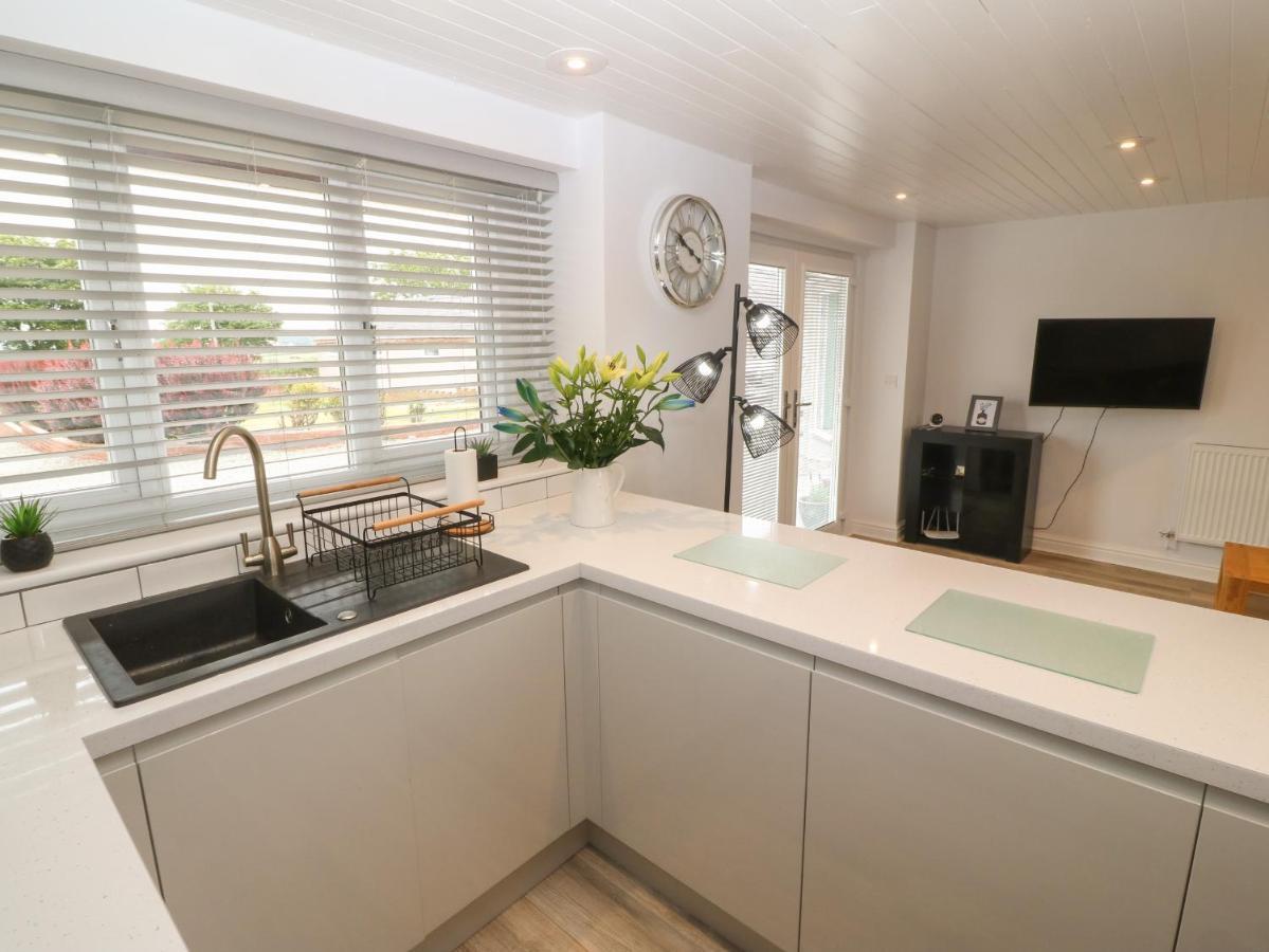 Вилла Bryn Eglwys Bach Llanfairpwllgwyngyll Экстерьер фото